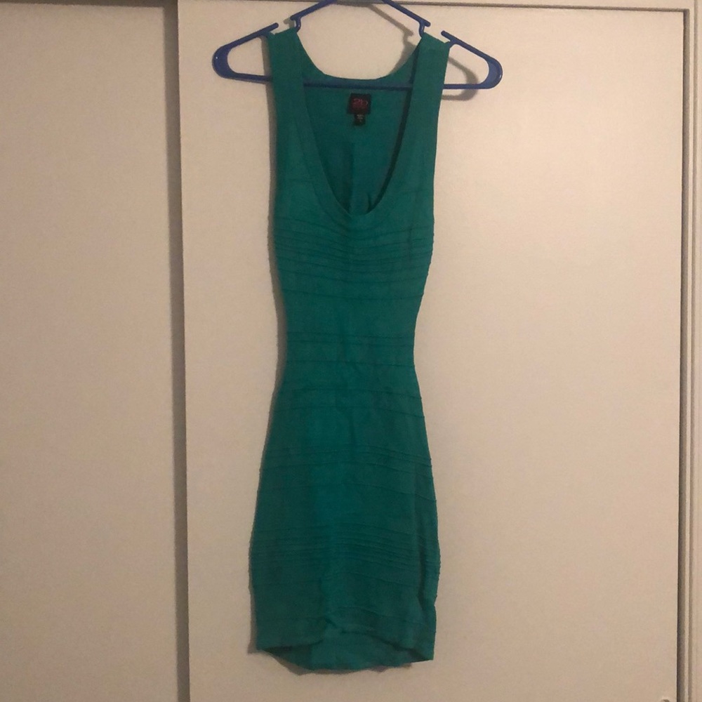 WORN ONCE! 2b by BeBe Body Con Dress w Cutout (s)